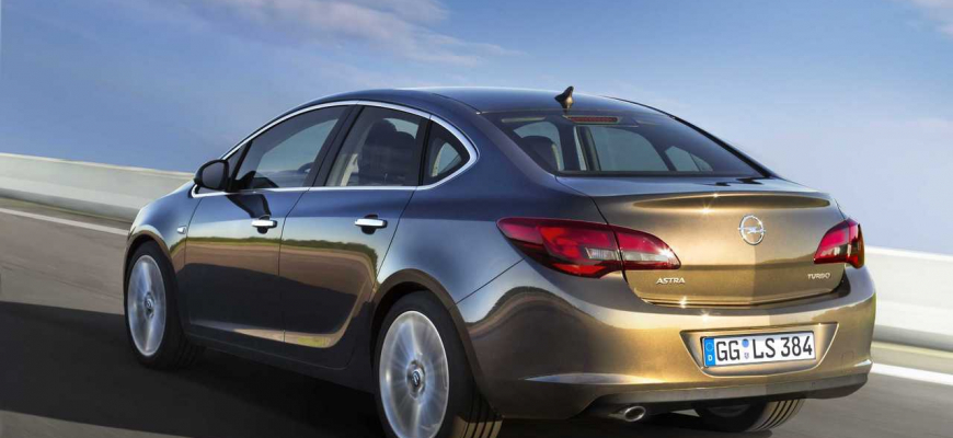 Opel Astra už i ako sedan